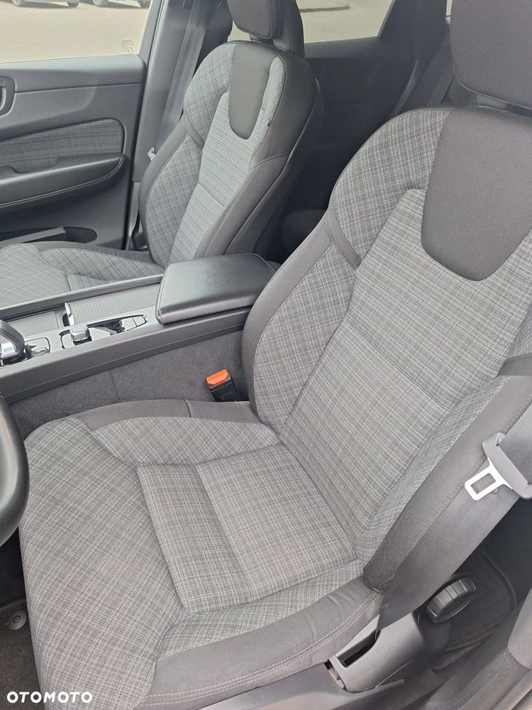 Volvo XC 60 B4 D Momentum Pro - 25