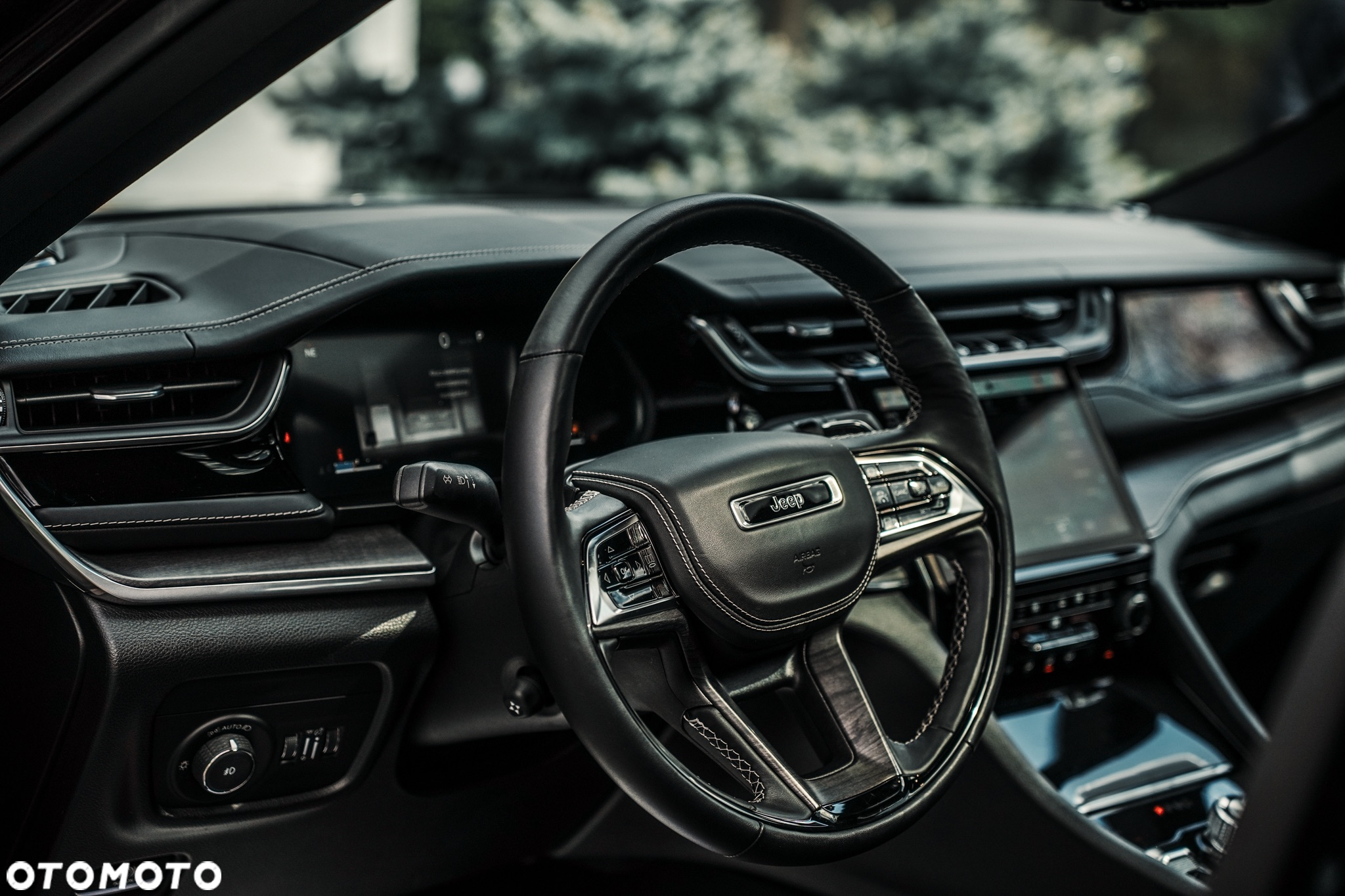 Jeep Grand Cherokee - 23