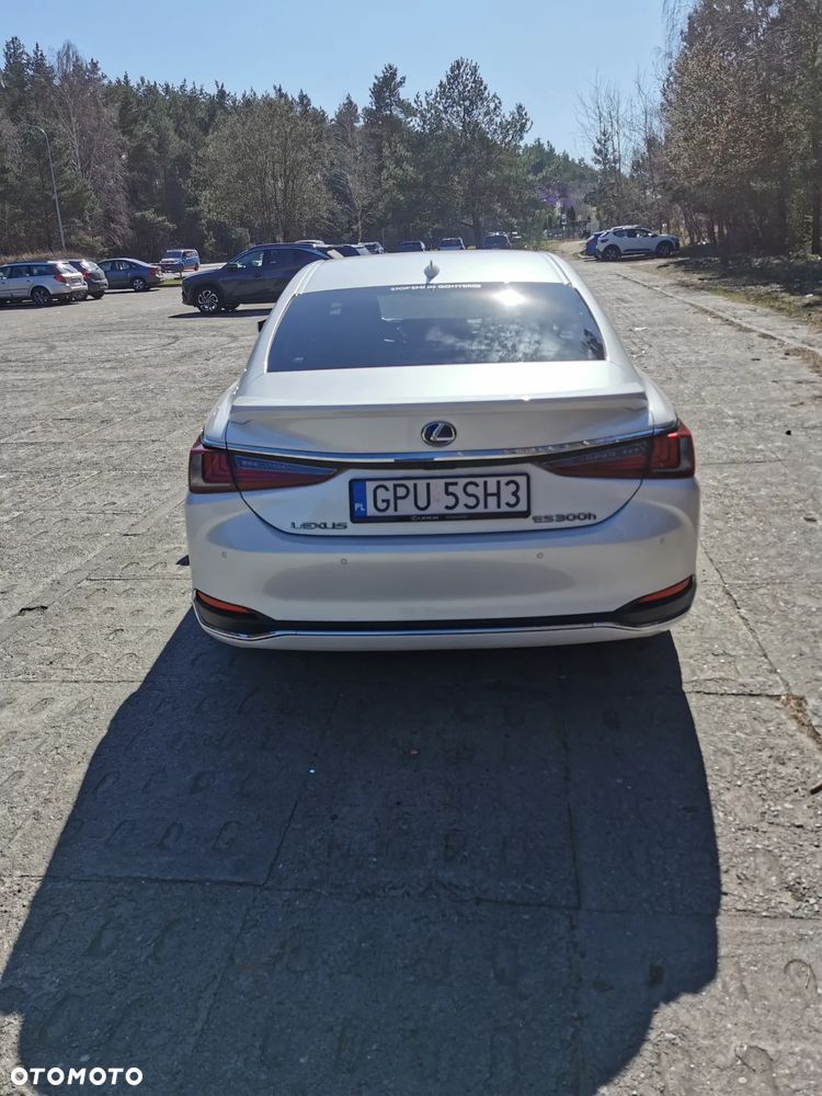 Lexus ES 300h Business Edition - 8