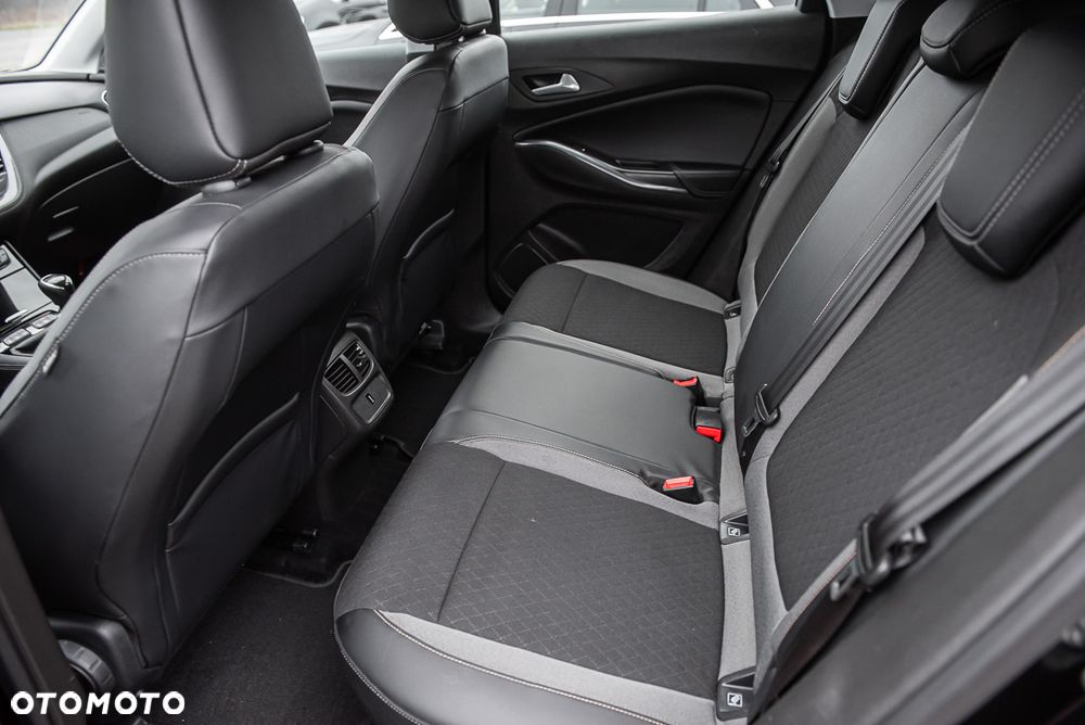 Opel Grandland X 1.2 Start/Stop Business Edition - 25