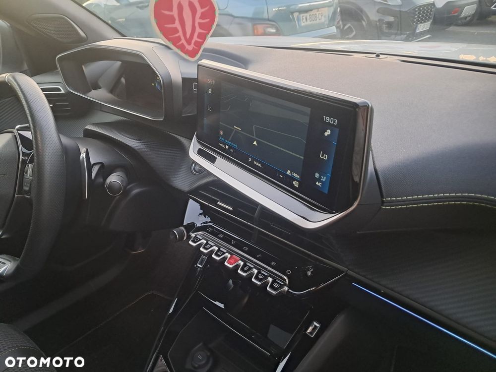 Peugeot 2008 PureTech 130 EAT8 GT - 19