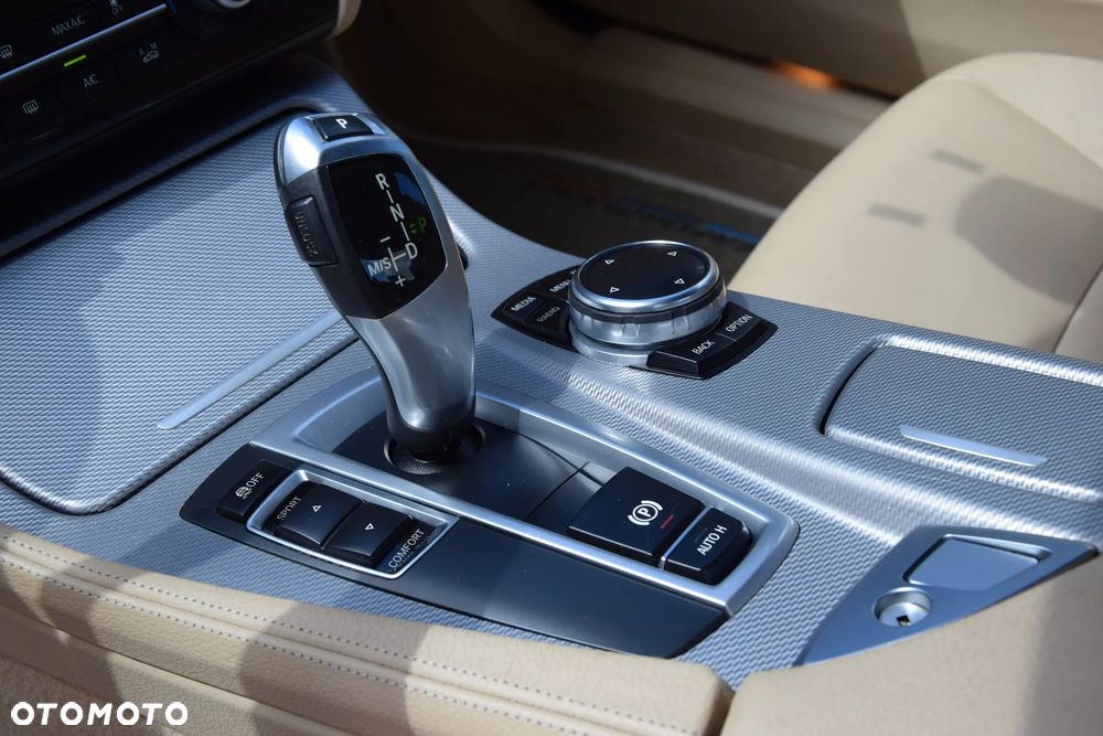 BMW Seria 5 535i Sport-Aut - 25