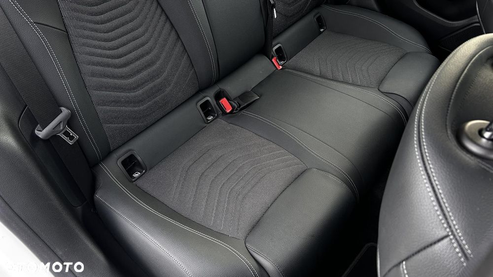 Mercedes-Benz CLA 200 7G-DCT - 27