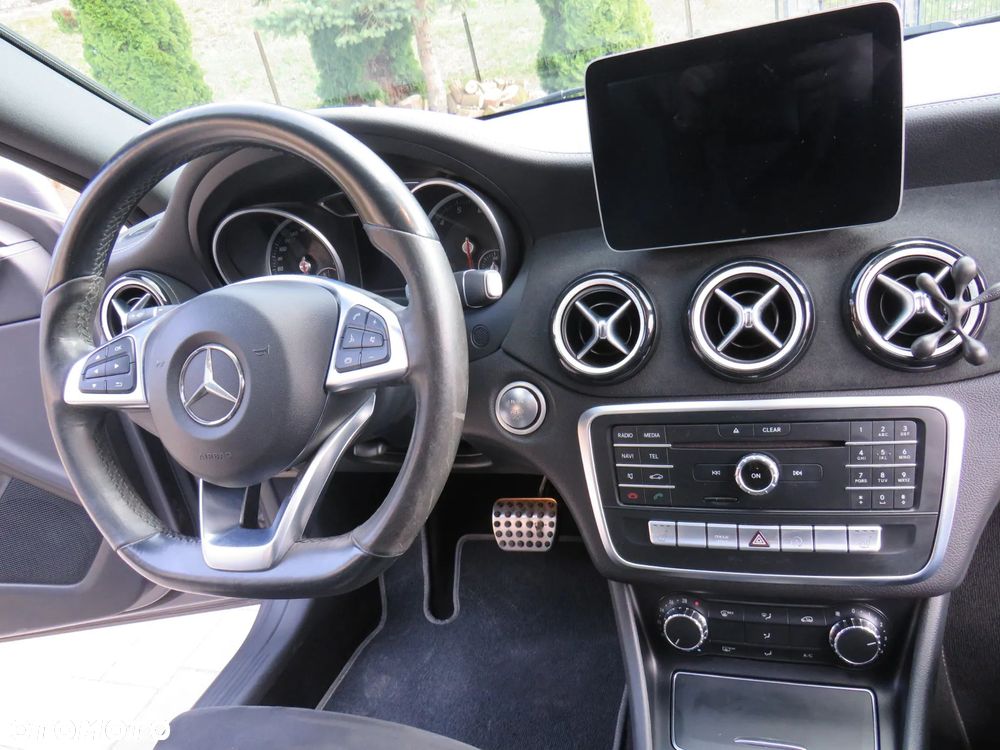 Mercedes-Benz CLA 180 7G-DCT - 30