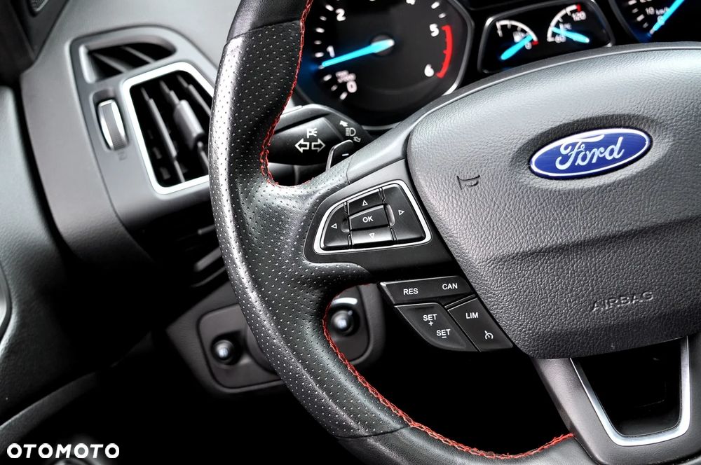 Ford Kuga 2.0 TDCi AWD ST-Line - 37