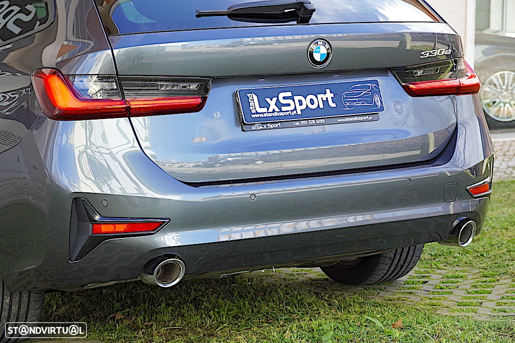 BMW 330 e Touring Auto - 14