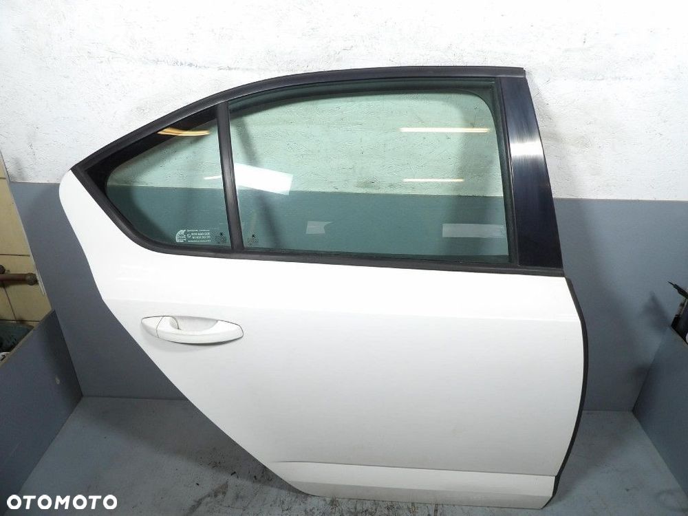 SKODA OCTAVIA III 3 LIFTBACK DRZWI TYŁ PRAWE  F9E