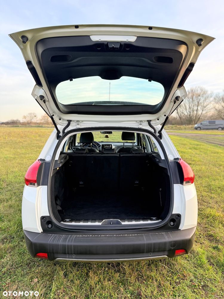 Peugeot 2008 1.2 Pure Tech Allure S&S - 14