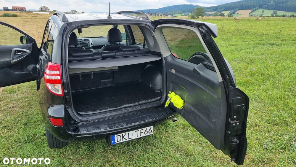 Toyota RAV4 2.2 D-4D Sol - 11
