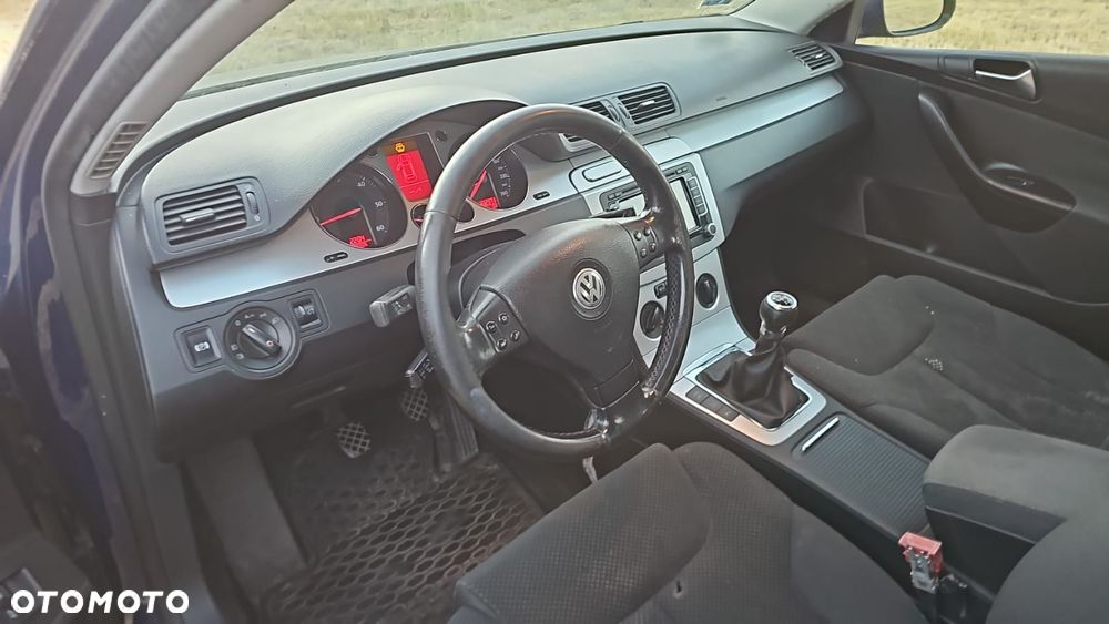 Volkswagen Passat 2.0 TDI Comfortline - 6
