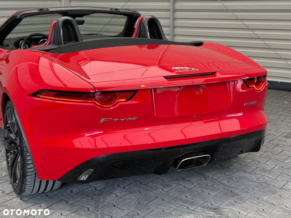 Jaguar F-Type P300 - 14