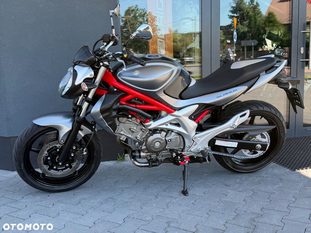 Suzuki Gladius - 27