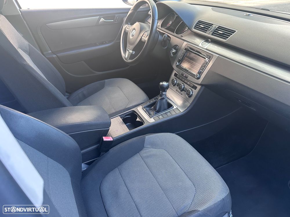 VW Passat Variant 1.6 TDI BlueMotion - 21