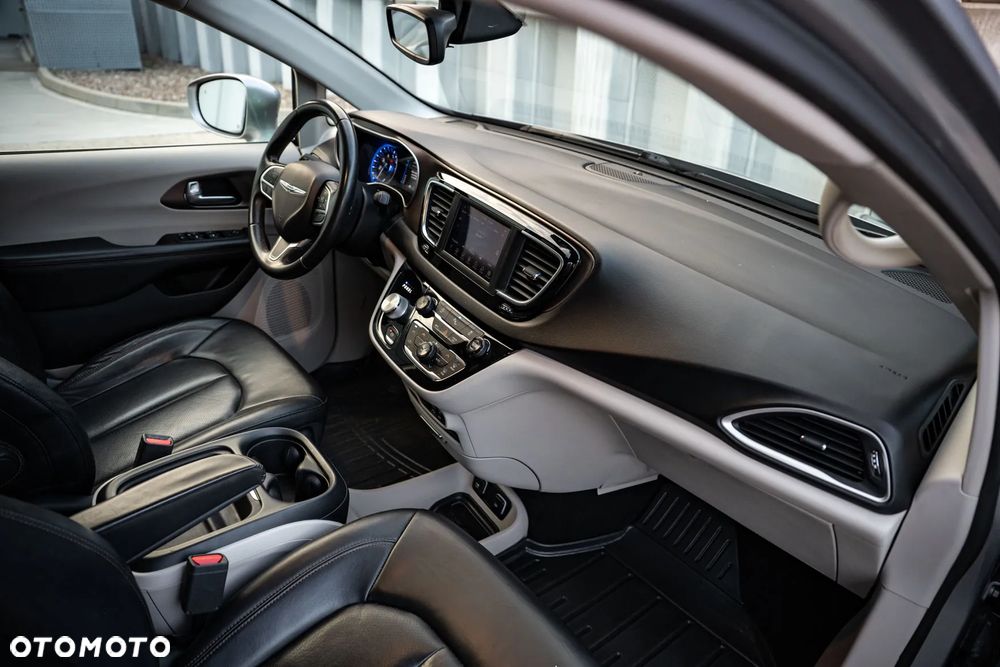 Chrysler Pacifica - 14