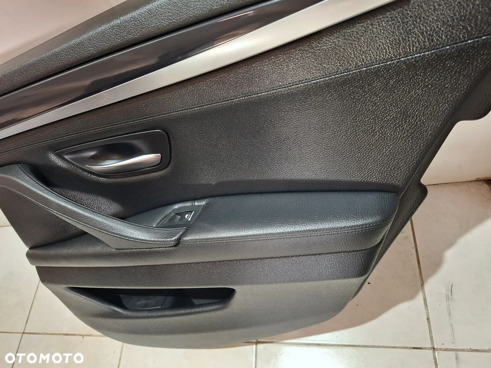 Boczek drzwi skóra prawy tył BMW 5 F10 rok 2014 - 2