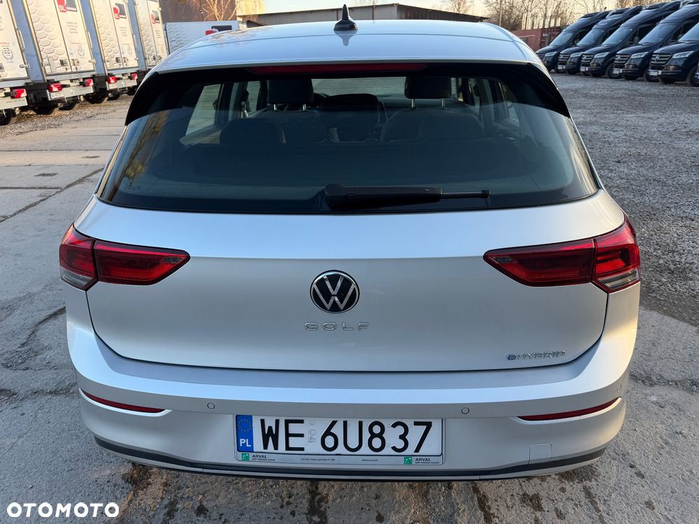 Volkswagen Golf - 6