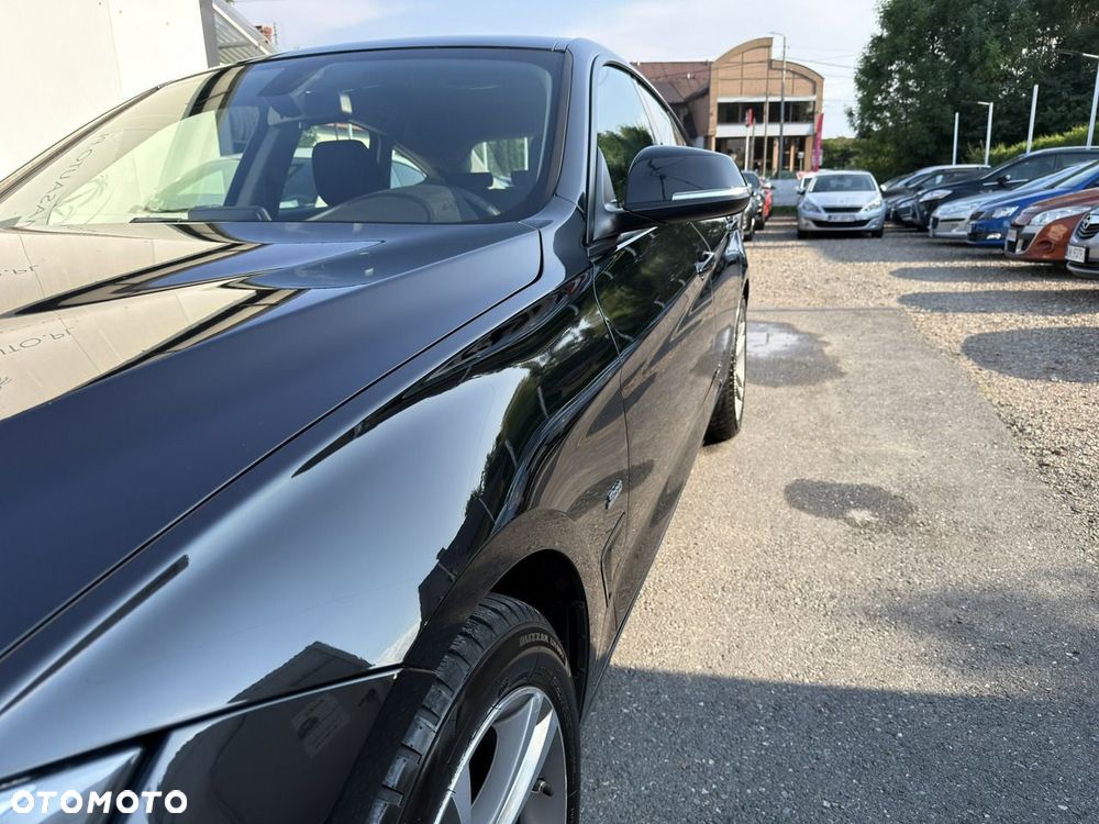 BMW Seria 3 318d MHEV Sport Line - 4