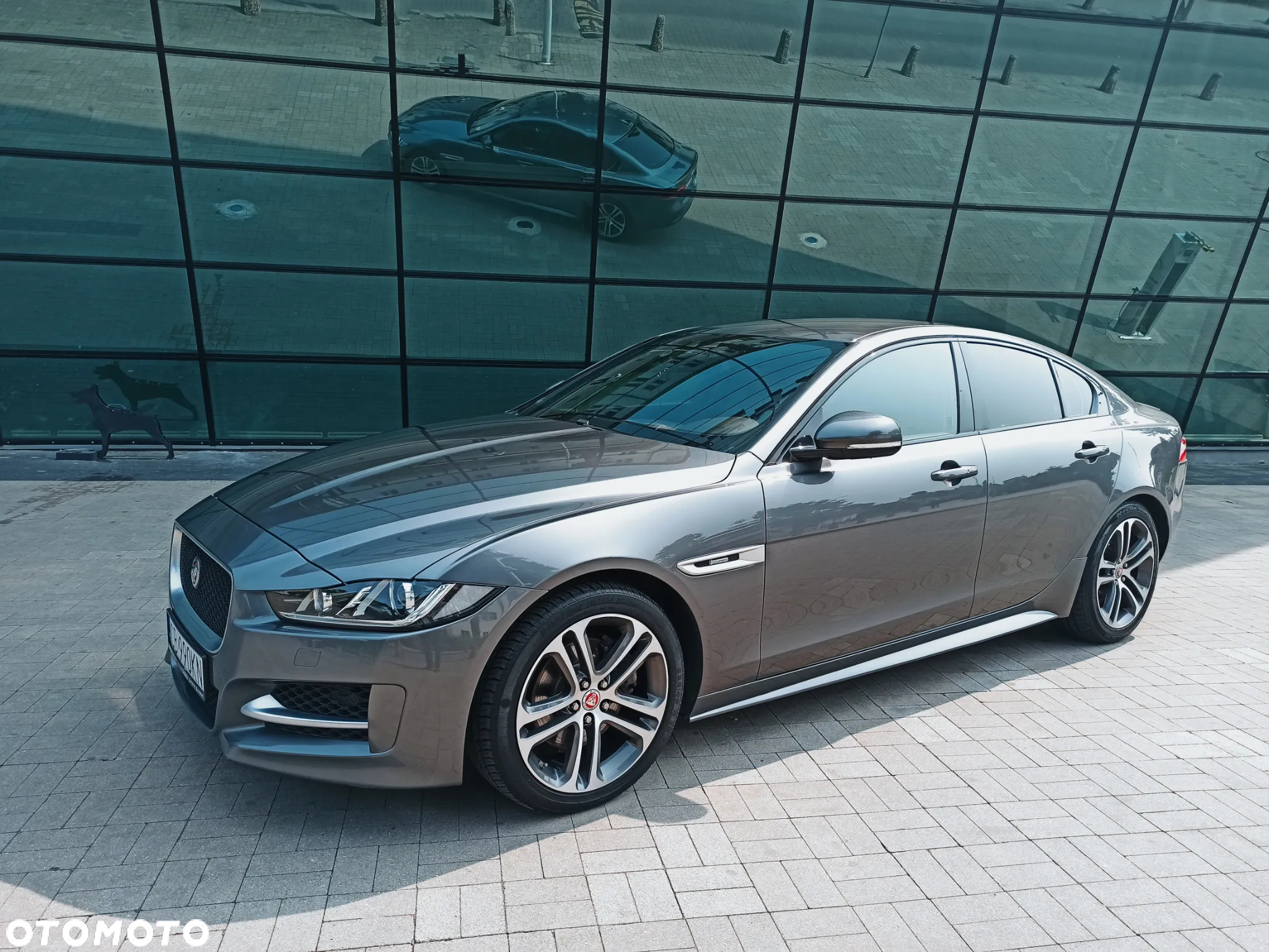 Jaguar XE 2.0 D R-Sport - 11