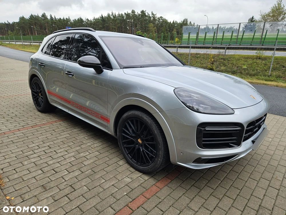 Porsche Cayenne - 1