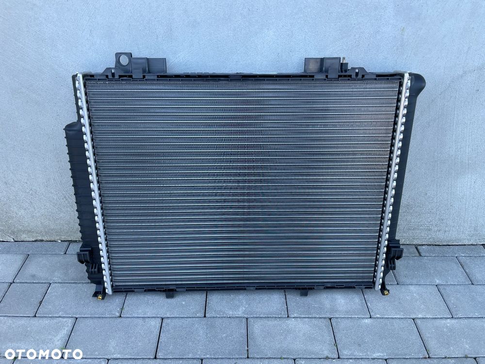 CHŁODNICA WODY MERCEDES E-KLASA W210  1995-1999 - NOWA ORYGINALNA - 2