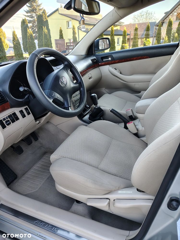 Toyota Avensis 2.0 D-4D Sol Plus - 4