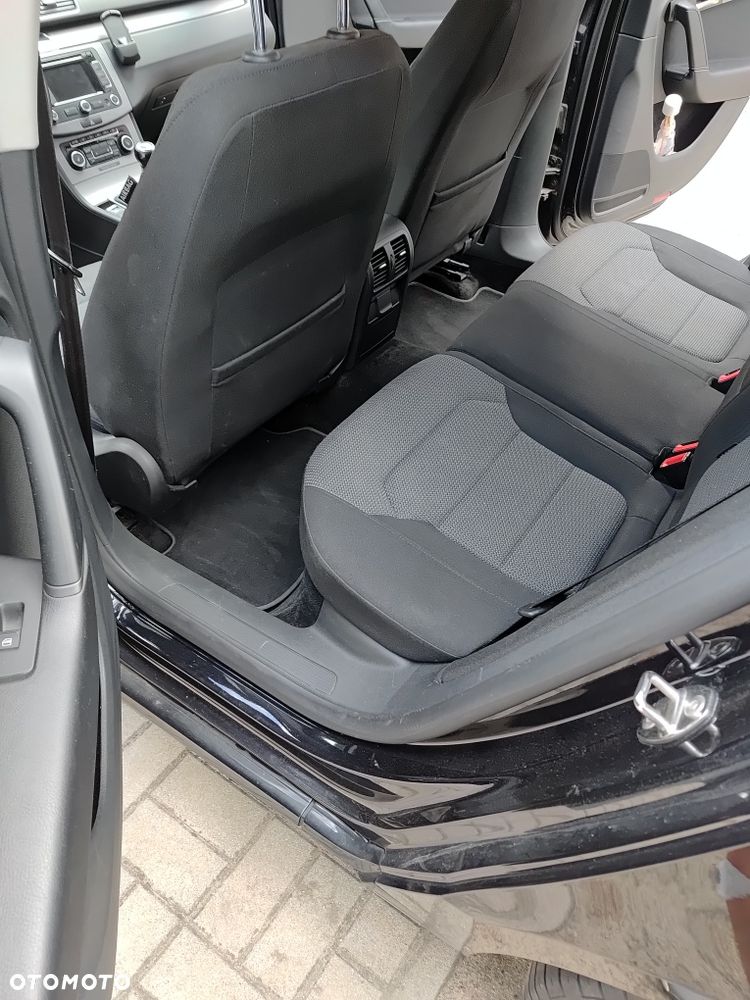 Volkswagen Passat - 4
