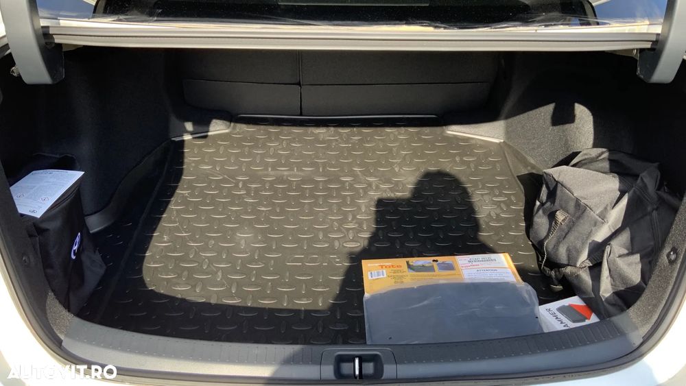Toyota Corolla 1.8 HSD Dynamic - 28