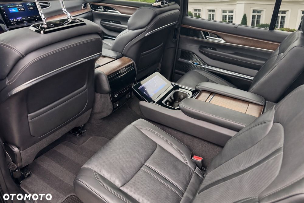 Jeep Grand Wagoneer - 26