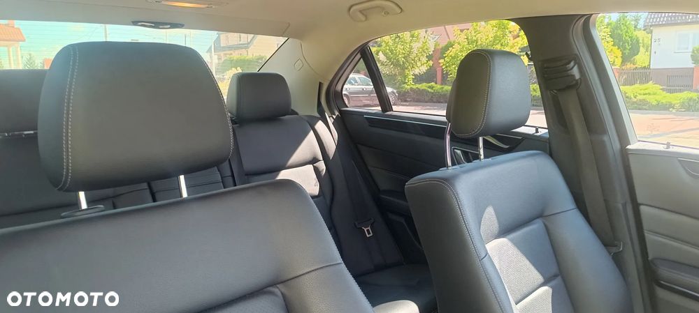 Mercedes-Benz Klasa E 220 CDI 7G-TRONIC - 37