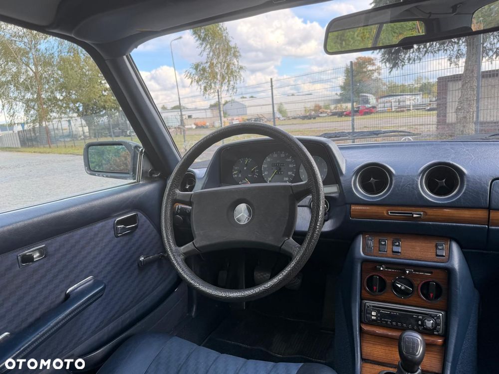 Mercedes-Benz W123 - 37