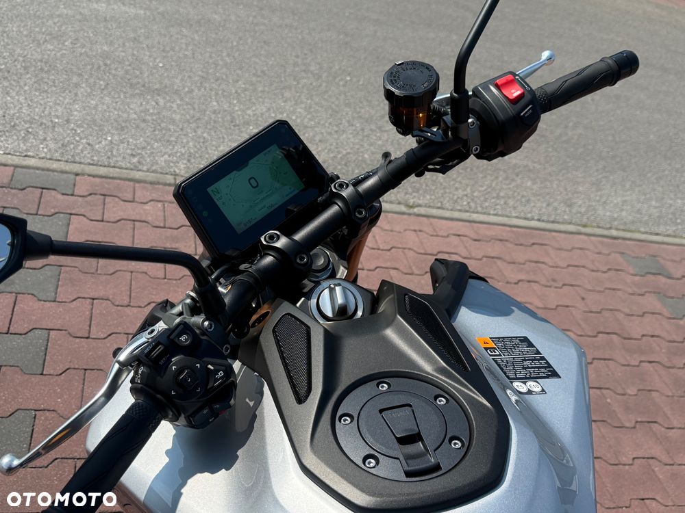 Yamaha MT - 9