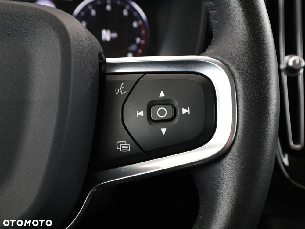 Volvo XC 40 T3 Momentum Pro - 33