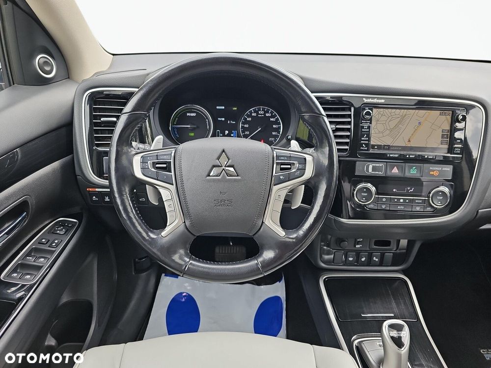 Mitsubishi Outlander - 13