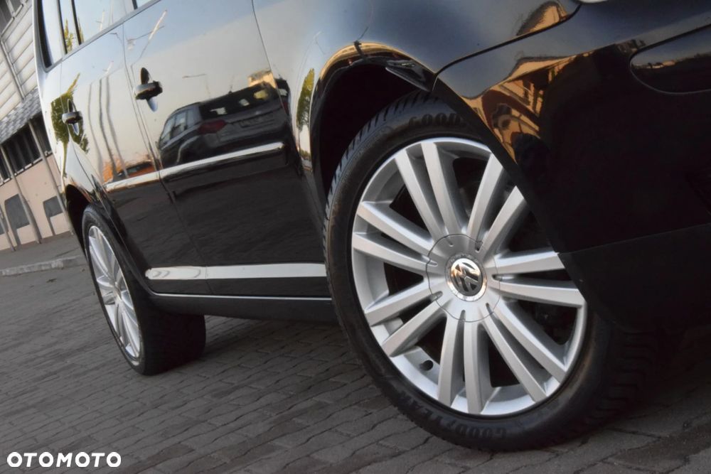Volkswagen Touran - 12