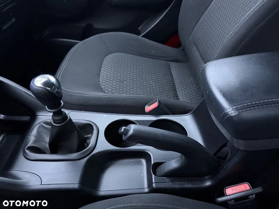 Hyundai Tucson 1.6 GDI BlueDrive Comfort 2WD - 24