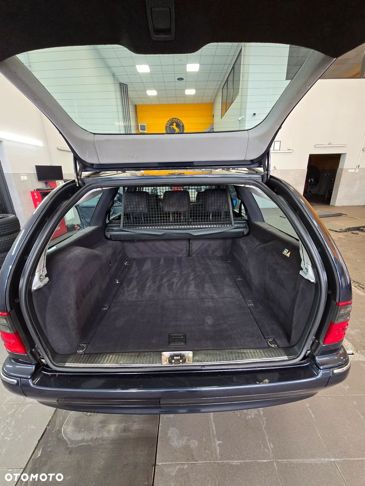 Mercedes-Benz Klasa E - 22