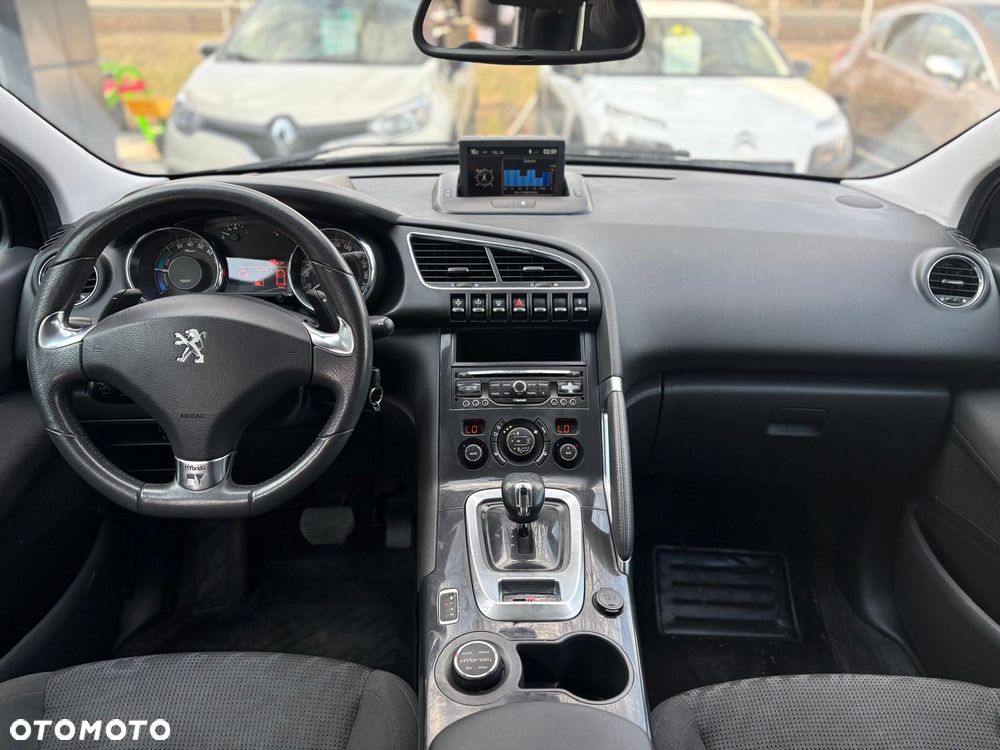 Peugeot 3008 Hybrid4 - 12
