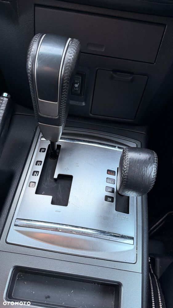 Mitsubishi Pajero - 21