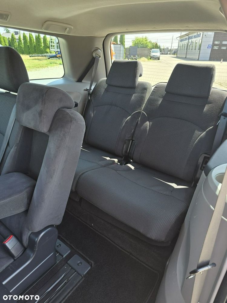 Mitsubishi Grandis - 20