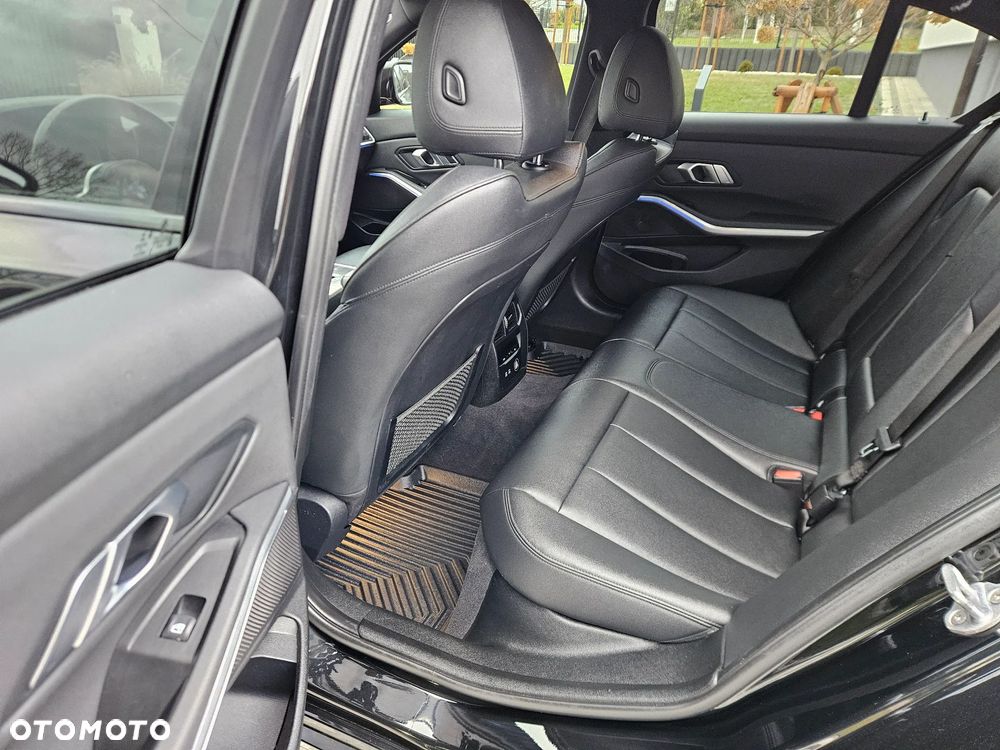 BMW Seria 3 318d Edition M Sport Shadow - 14