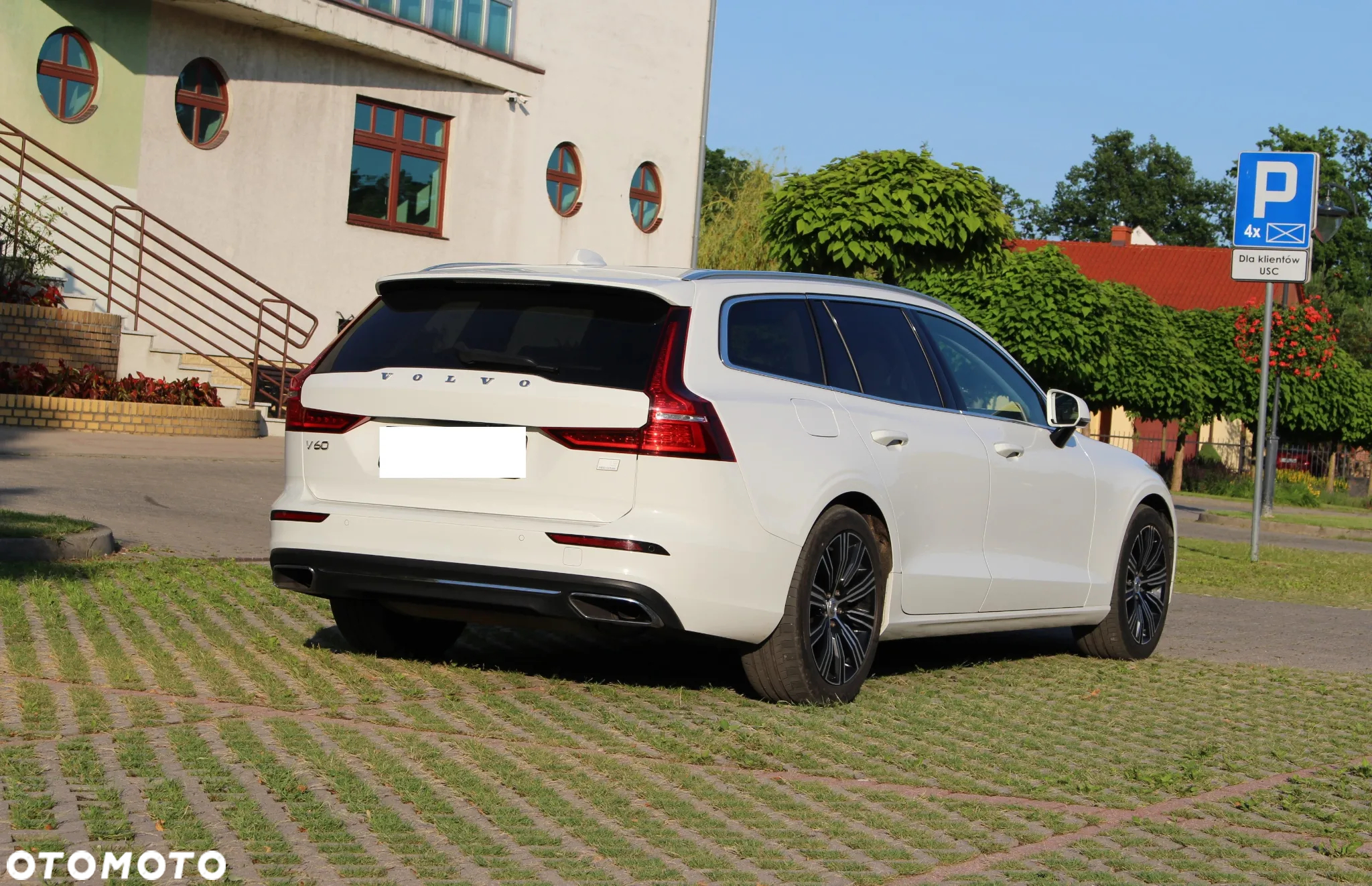 Volvo V60 T8 AWD Twin Engine Geartronic Inscription - 9