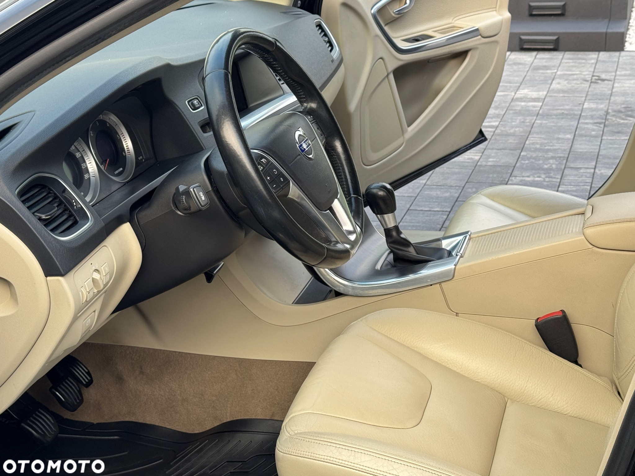 Volvo V60 D2 Summum - 24