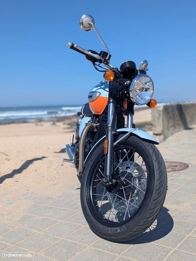Triumph Bonneville T100 - 1