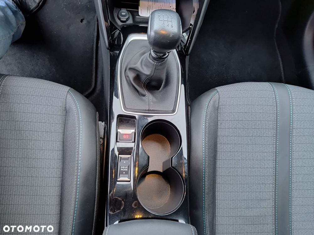 Peugeot 208 - 17