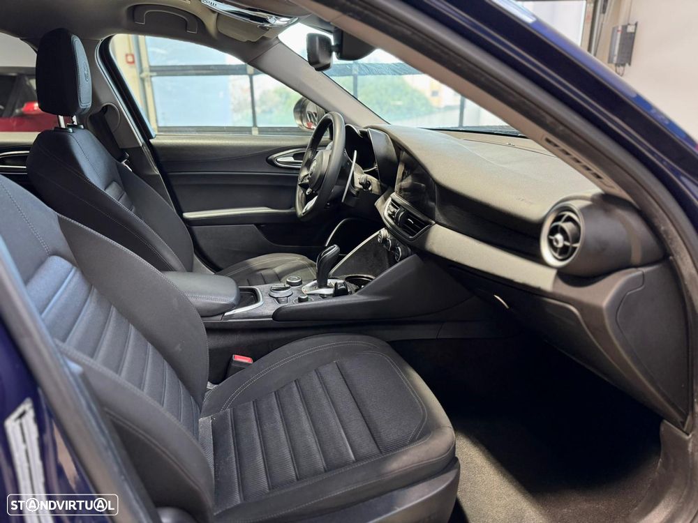 Alfa Romeo Giulia 2.2 D Sprint AT8 - 11