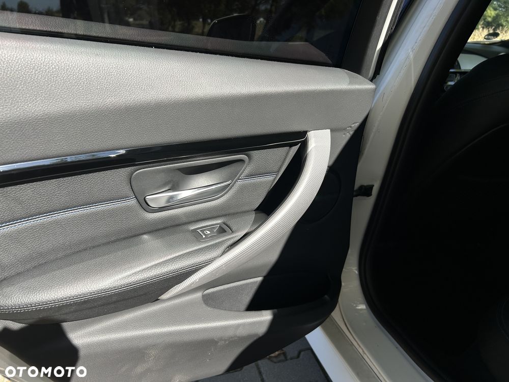 BMW Seria 3 320d M Sport - 17
