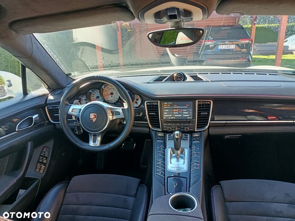 Porsche Panamera GTS PDK - 10
