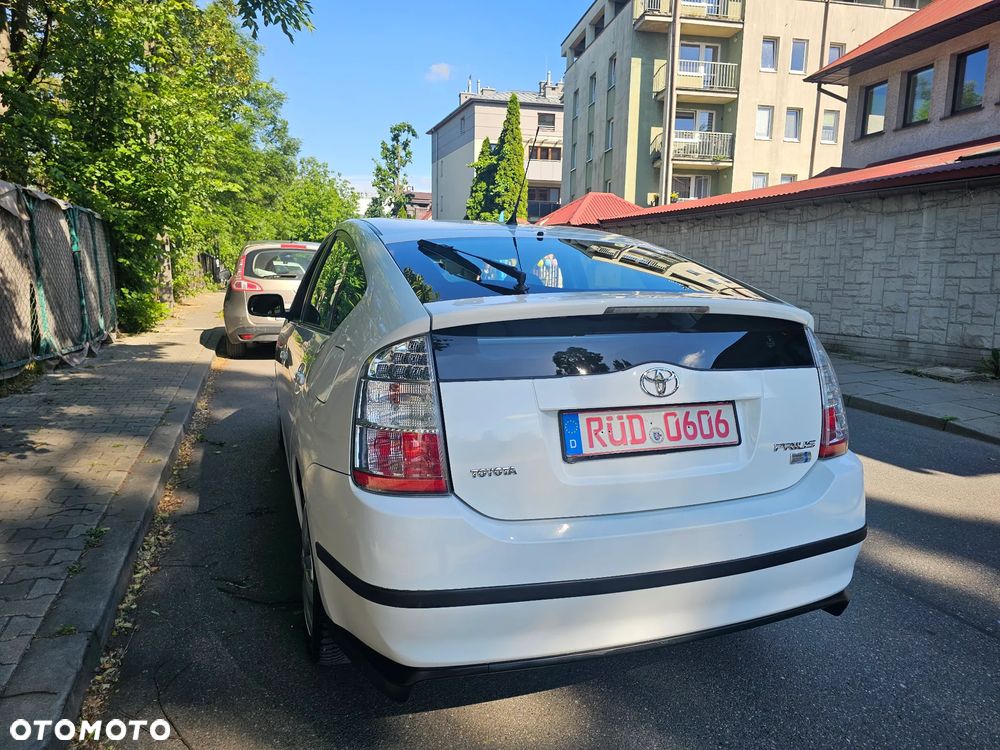 Toyota Prius - 8