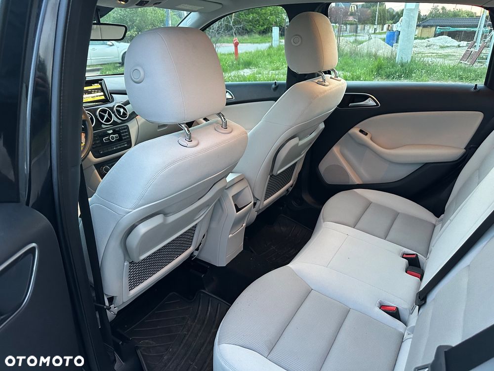 Mercedes-Benz Klasa B 180 BlueEFFICIENCY Edition Style - 28