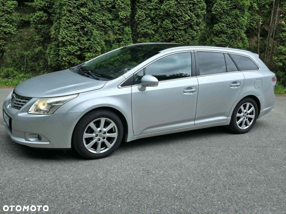 Toyota Avensis 1.8 Premium EU5 - 19